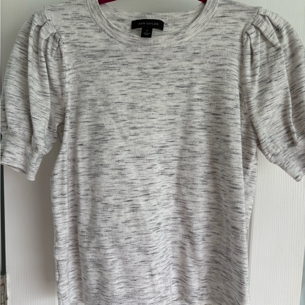 Ann Taylor Gray Puff Sleeve Fitted Tee